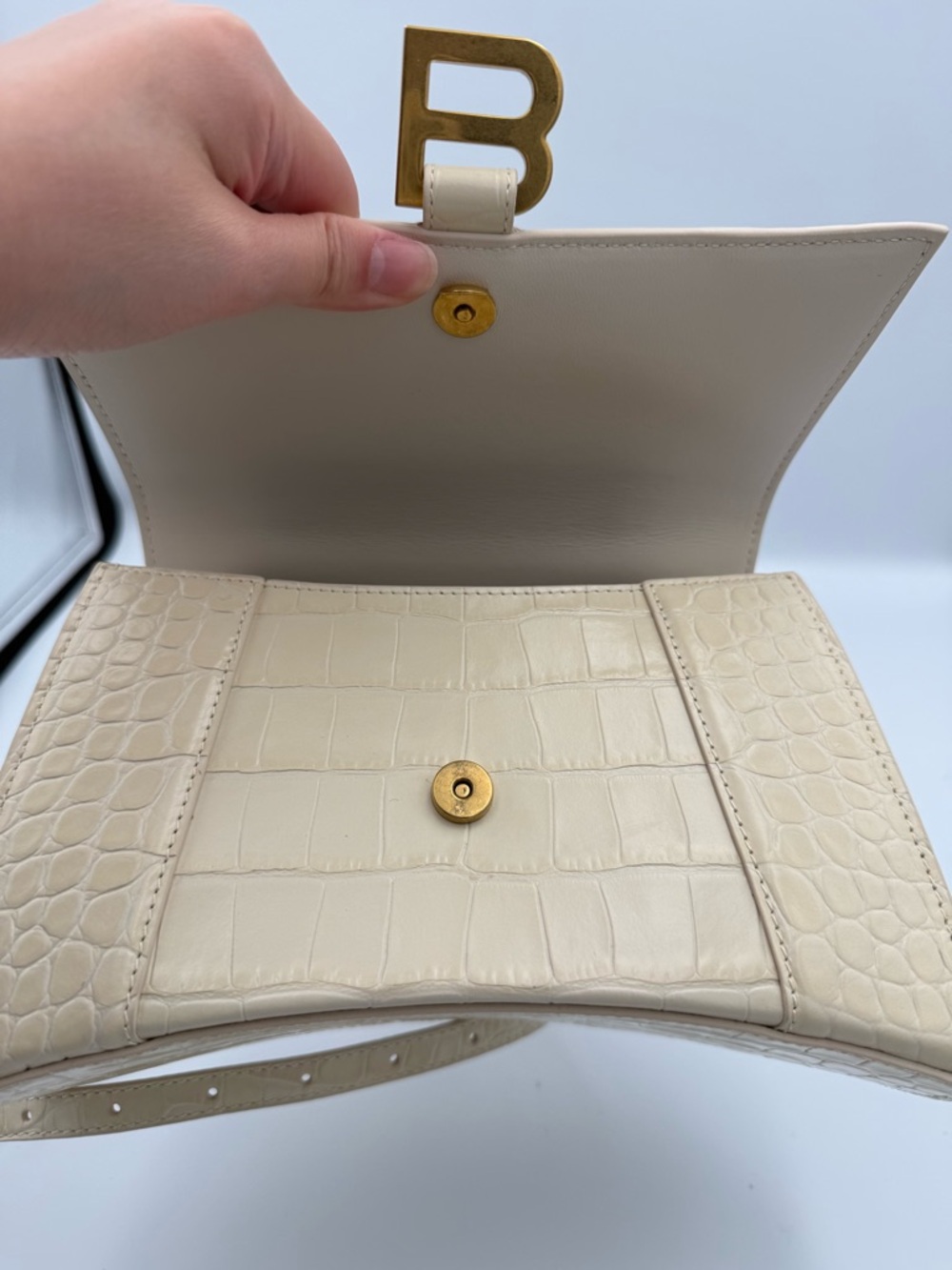 Balenciaga Hourglass S in Cream Croc-Embossed Leather - Picture 5 of 7
